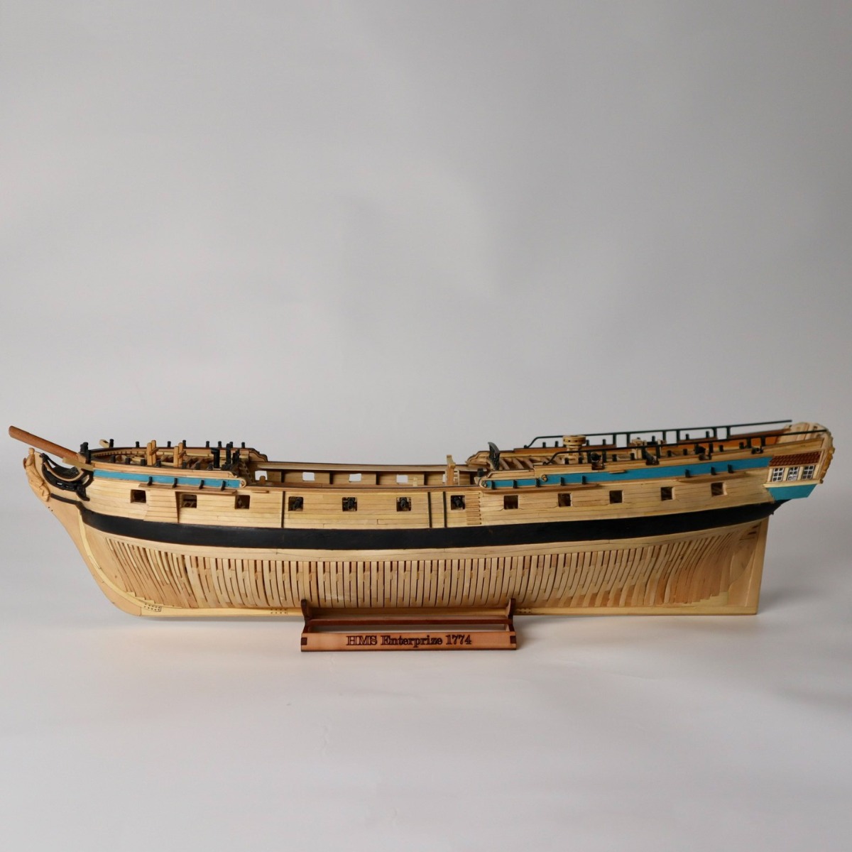 Velero de simulación de empres - Model Kit Yacht reseña y precio