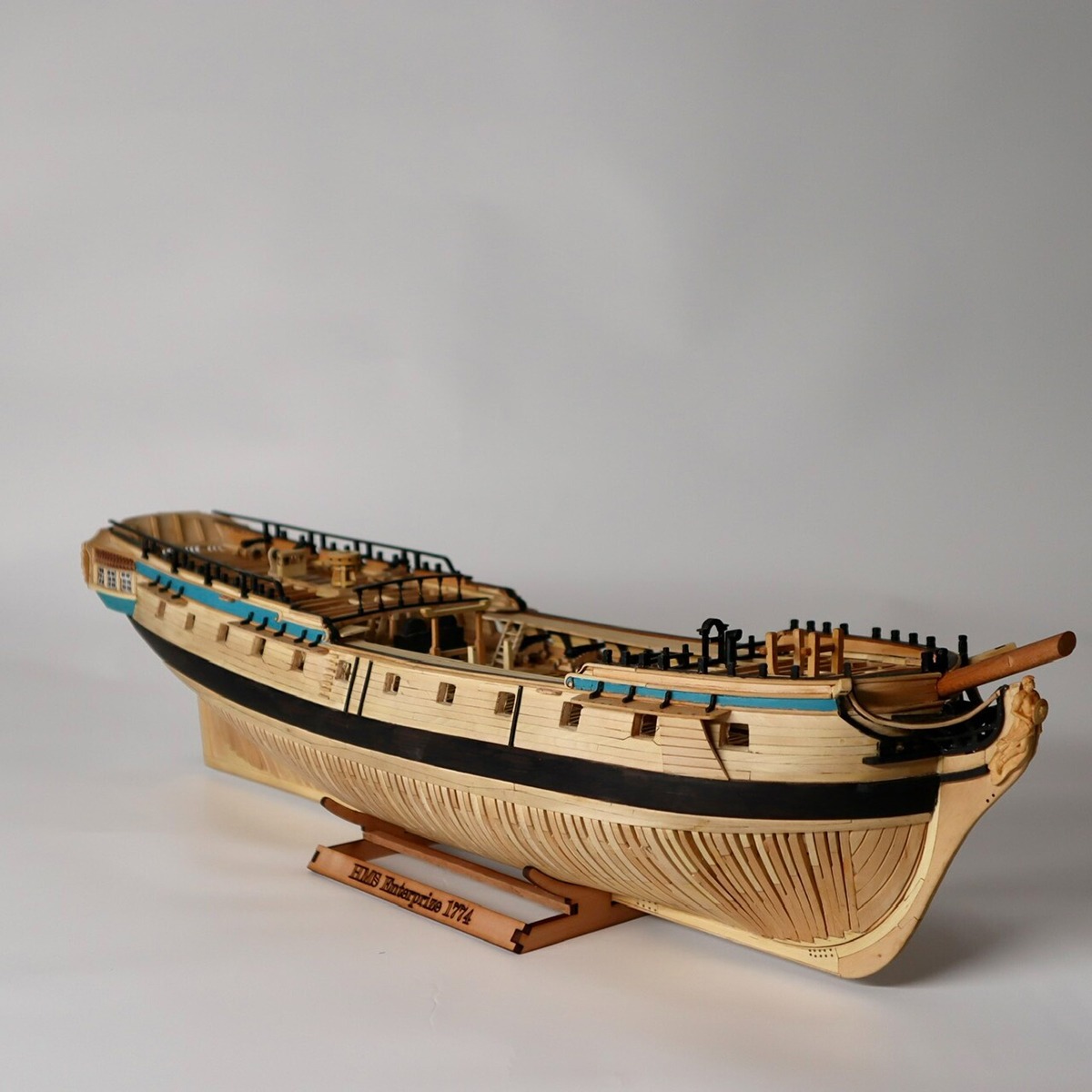 Velero de simulación de empres - Model Kit Yacht reseña y precio